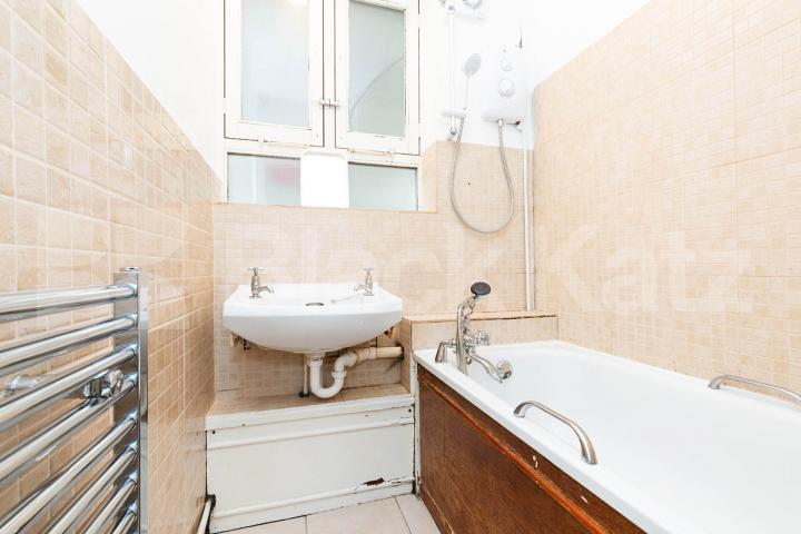 perfect for student sharers and young professionals looking to be central  Birkenhead Street, Kings Cross